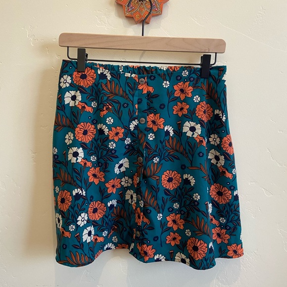 Soprano Flowered Skirt Medium - Picture 4 of 4